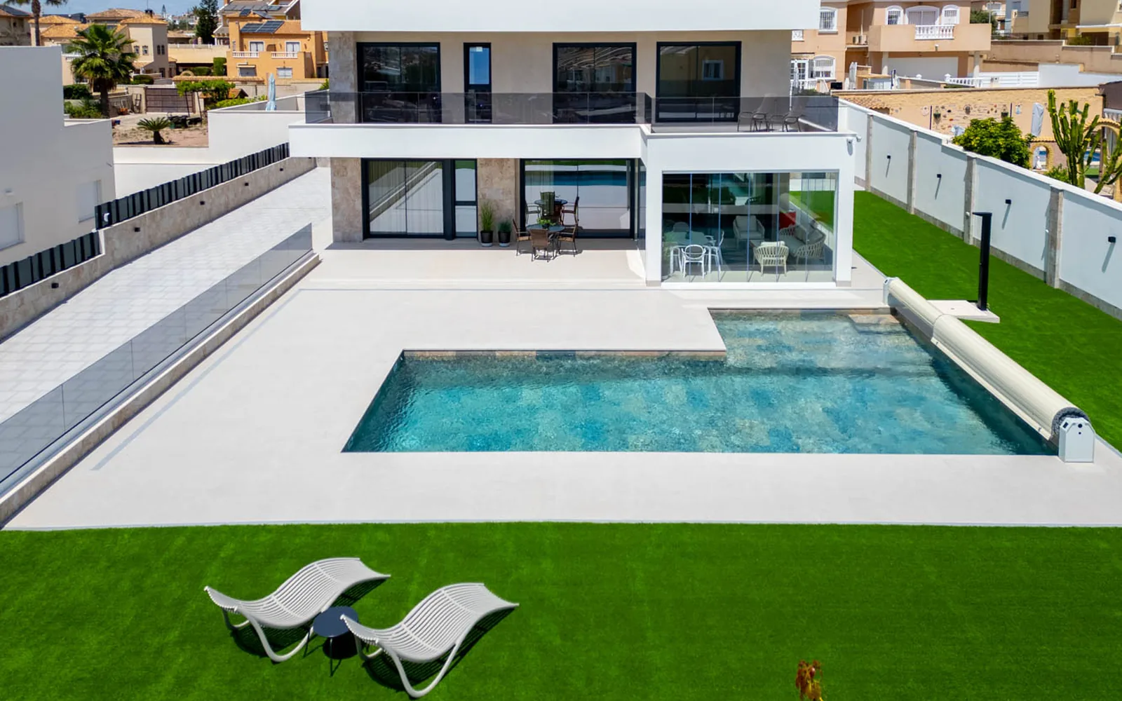 Aerial view of a villa with a plot, swimming pool and garden on the Costa Blanca